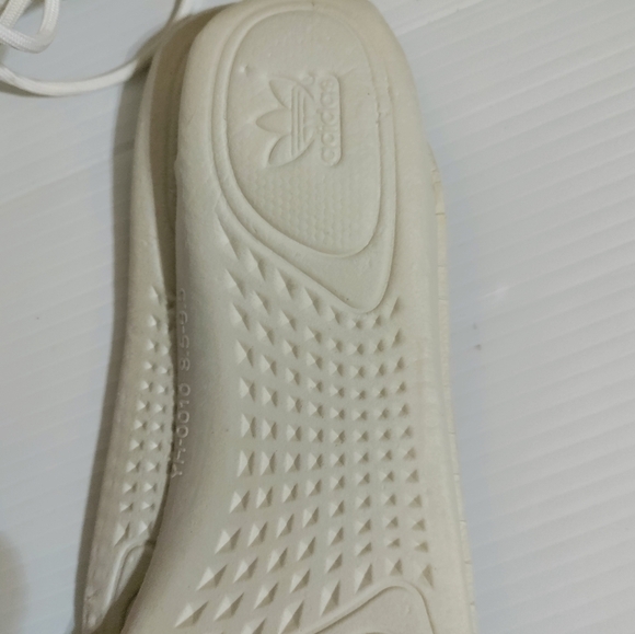adidas Yeezy Boost 350 V2 Cream White Triple White - Picture 17 of 17